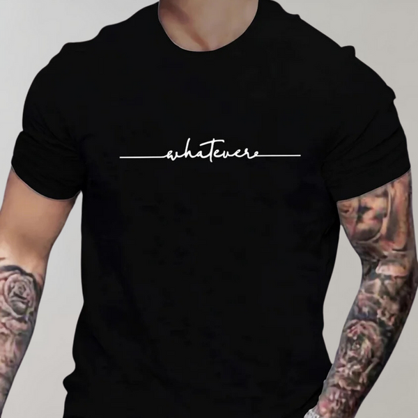 Zwarte T-shirt met witte tekst "whateverco", gedragen door getatoeëerde man. Casual mode, streetwear, uniseks kleding, minimalistisch ontwerp.