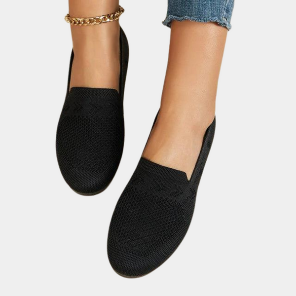 Zwarte dames loafers met gebreid patroon, comfortabele instappers, casual stijl, perfect voor dagelijks gebruik. Trendy schoenen voor dames.