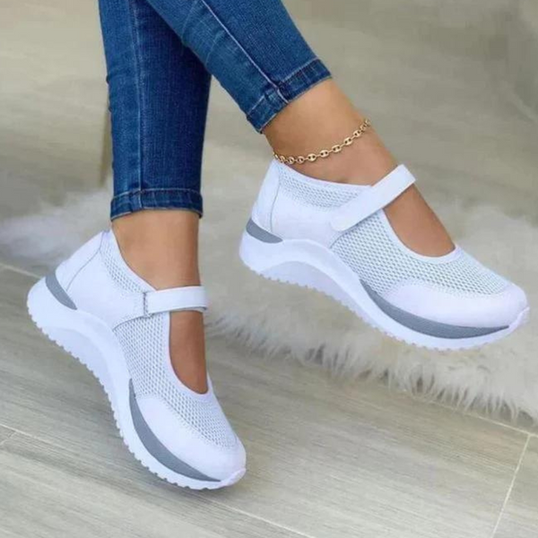 Witte dames sneakers met klittenband, ademend mesh, comfortabele zool. Stijlvolle sportschoenen voor dagelijks gebruik. Perfect voor casual outfits.