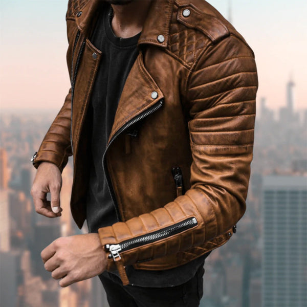 Bruine leren bikerjas voor heren met ritsdetails en gewatteerde schouders, stijlvolle motorjas, perfect voor casual en stoere looks.