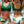 Groene bikini met bladerenprint, dames badmode, strandkleding, zomeroutfit, tweedelig, vooraanzicht en achterkant, strandachtergrond.
