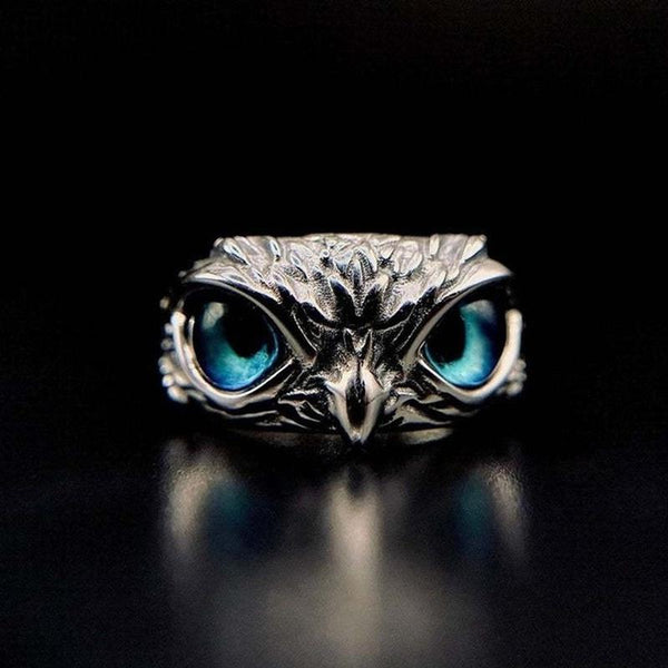 Zilveren uil ring met blauwe ogen, gedetailleerd ontwerp, heren sieraden, gothic stijl, unieke accessoires, handgemaakt, cadeau-idee.