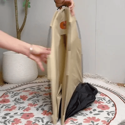 Opvouwbare wasmand in beige en zwart, eenvoudig in gebruik, ideaal voor kleine ruimtes. Handige wasoplossing, ruimtebesparend en stijlvol ontwerp.