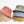 Vier kleurrijke, zachte teddy bucket hats gestapeld, met labels 