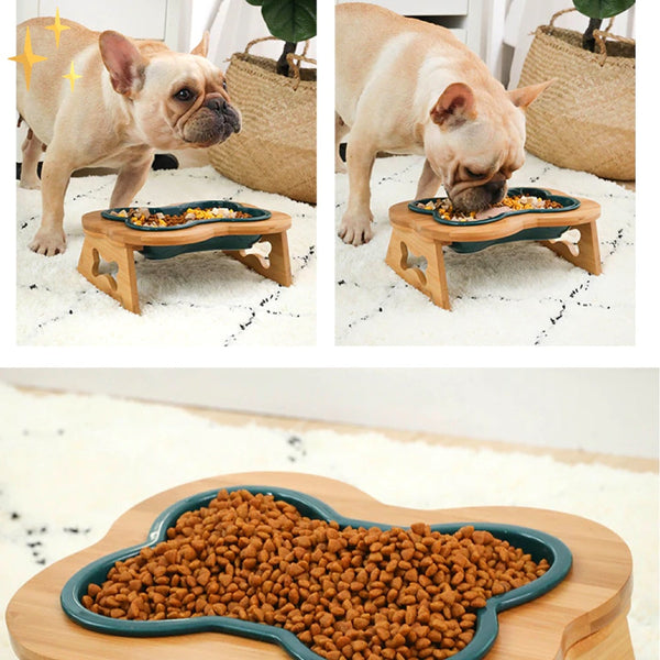 Franse bulldog eet uit verhoogde hondenvoerbak van bamboe met botvormig ontwerp, ideaal voor ergonomisch voeren en minder morsen.
