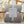Grijze fleece deken van Home Collection, elegant verpakt op een houten stoel. Perfect voor woondecoratie en comfort. Ideaal voor cadeau-ideeën.