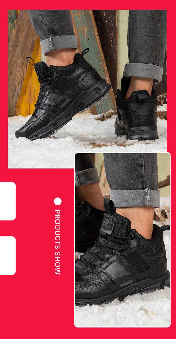 Zwarte leren sneakers voor heren op sneeuw, casual wintermode, comfortabele schoenen, outdoor stijl, jeans opgerold, trendy herenschoenen.