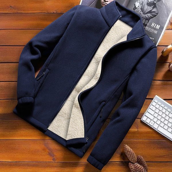 Donkerblauwe fleece jas met ritssluiting en beige voering, stijlvol en warm, ideaal voor herfst en winter. Perfect voor casual en outdoor activiteiten.