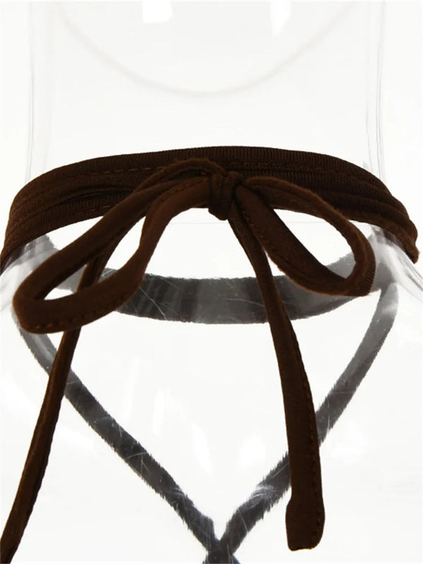 Bruine fluwelen choker ketting met strik, modieuze damesaccessoire, trendy sieraden, elegant design, perfect voor casual en formele outfits.