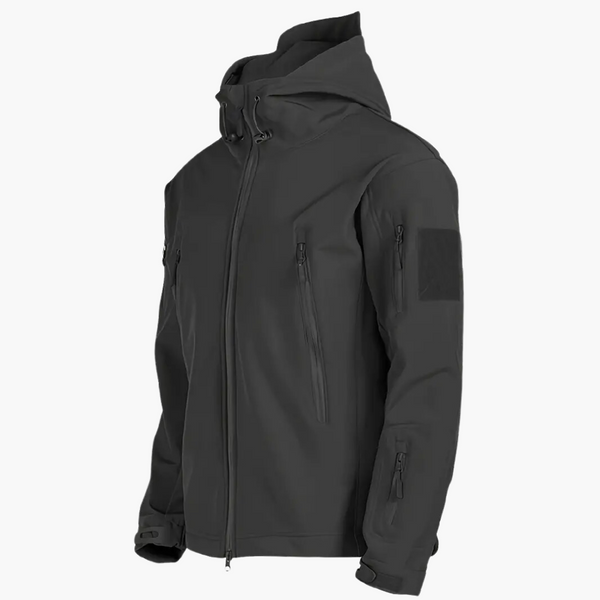 Zwarte tactische softshell jas met capuchon, waterafstotend, meerdere ritszakken, ideaal voor outdoor activiteiten en survival.
