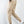 Beige cargobroek voor heren, zijaanzicht. Casual stijl, elastische enkels, meerdere zakken. Perfect voor dagelijks gebruik. Comfortabele pasvorm.
