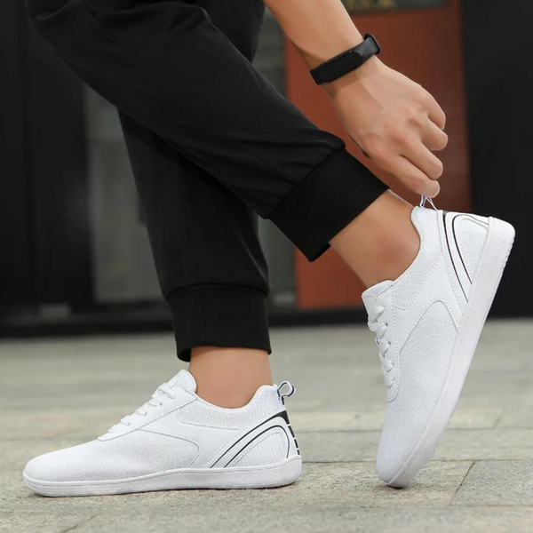 Witte sneakers voor heren, casual en stijlvol, met zwarte accenten. Perfect voor dagelijks gebruik. Comfortabele pasvorm, trendy design.