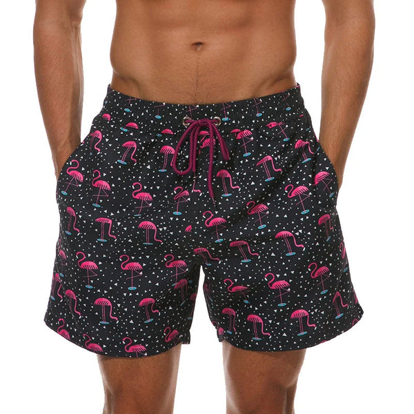 Zwemshorts met flamingo print voor heren, zwart met roze flamingo's en geometrische patronen, ideaal voor strandmode en zomerse stijl.