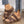 Bruine dames sandalen met gevlochten bandjes en plateauzool, gedragen met jeans. Modieuze zomerschoenen, comfortabel en stijlvol design.