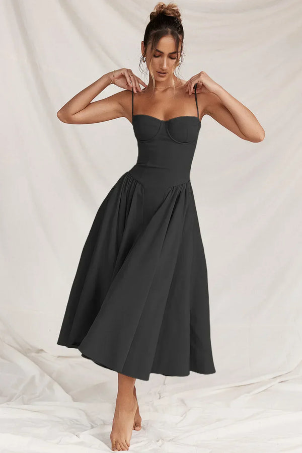 Elegante zwarte midi-jurk met spaghettibandjes, strapless ontwerp en volle rok. Perfect voor avondkleding en formele gelegenheden.