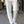 Witte elegante broek met scherpe vouw, gedragen met witte sneakers. Modieuze dameskleding, stijlvolle outfit voor dagelijks gebruik.