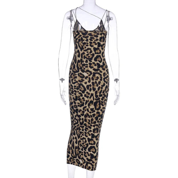 Luipaardprint jurk met transparante schouderbandjes, mouwloos en nauwsluitend. Perfect voor modieuze avondkleding en trendy outfits.