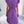 Paarse geplooide jurk met korte mouwen, gedragen door vrouw, rugaanzicht. Elegante damesmode, trendy zomerjurk, stijlvolle kleding.