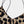 Leopardprint top met dunne bandjes, close-up. Modieuze dameskleding, trendy dierenprint, casual stijl, zomeroutfit.