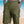 Groene cargoshorts voor heren op een strandachtergrond, ideaal voor zomermode. Comfortabele pasvorm met zakken, perfect voor casual stranduitjes.