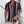 Stijlvolle man in gestreept overhemd met korte mouwen, rood, zwart en wit, naast een moderne architectuur. Trendy herenmode, casual look.