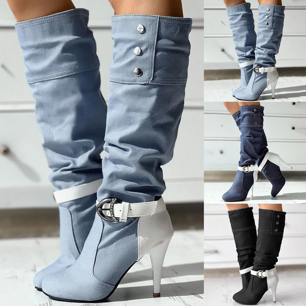 Lichtblauwe dameslaarzen met hoge hak, knopen en gespsluiting. Verkrijgbaar in blauw en zwart. Trendy en stijlvol schoeisel voor elke gelegenheid.