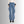 Vrouw draagt trendy blauwe wijde jeans met hoge taille, gecombineerd met een witte top en zwarte schoenen. Modieuze dameskleding, casual stijl.