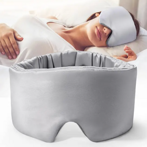 Zilveren slaapmasker voor vrouwen, ergonomisch ontwerp, comfortabel, ideaal voor ontspanning en betere slaapkwaliteit. Perfect voor thuisgebruik.