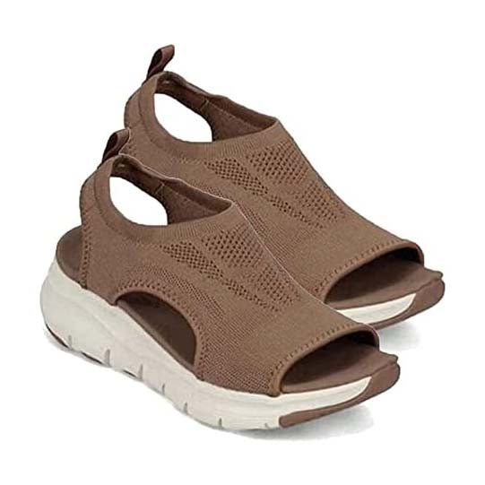 Bruine ademende sandalen met open teen en dikke witte zool, ideaal voor casual zomeroutfits. Comfortabele en modieuze dames schoenen.