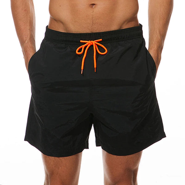 Zwarte zwembroek voor heren met oranje trekkoord, comfortabele pasvorm, ideaal voor strand en zwembad. Hoogwaardige zwemkleding voor mannen.