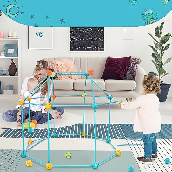 Kinderspeelgoed bouwset met kleurrijke staven en verbindingsstukken, kinderen spelen in woonkamer. Educatief constructiespeelgoed voor creatief spel.