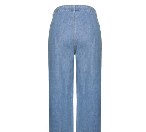 Blauwe damesjeans met hoge taille en rechte pijpen, achterkant. Comfortabele spijkerbroek, casual mode, denim kleding, trendy dameskleding.