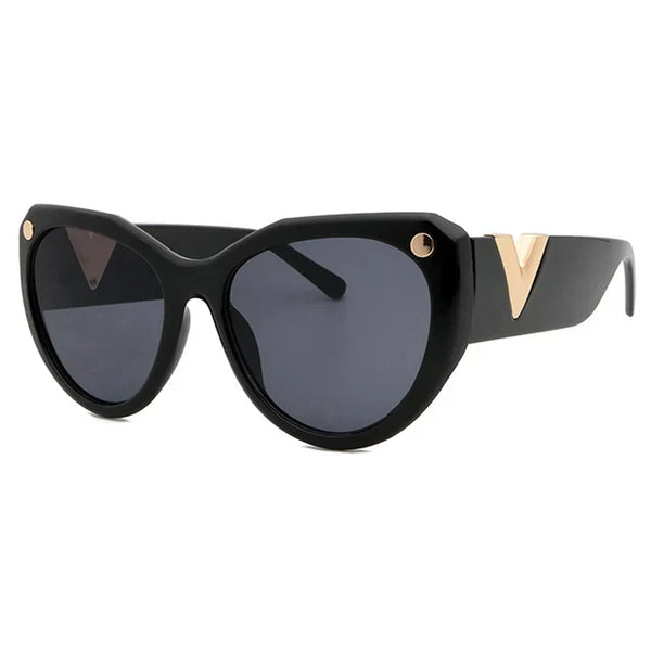 Zwarte oversized zonnebril voor dames, luxe merk, met verfijnd ontwerp en gouden accenten. Modieuze grote zonnebril, perfect voor stijlvolle vrouwen.