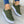 Groene dames sneakers met veters, lage top, ronde neus en dikke witte zool. Casual gevulkaniseerde schoenen, ideaal voor wandelen en dagelijks gebruik.