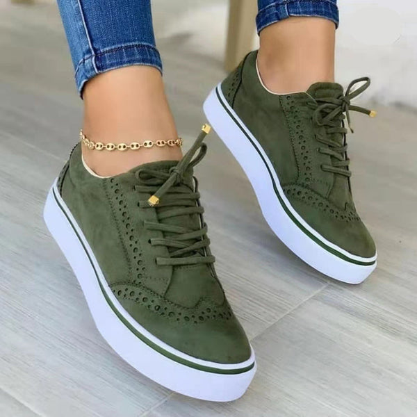 Groene dames sneakers met veters, lage top, ronde neus en dikke witte zool. Casual gevulkaniseerde schoenen, ideaal voor wandelen en dagelijks gebruik.