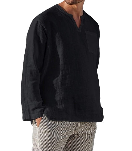 Man in zwarte linnen blouse met lange mouwen en borstzak, gecombineerd met gestreepte broek. Stijlvolle herenkleding, casual en comfortabel.