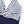 Gestreepte damesbadpak in marineblauw en wit, close-up. Modieuze zwemkleding, zomertrend 2023, comfortabele pasvorm, strandkleding.