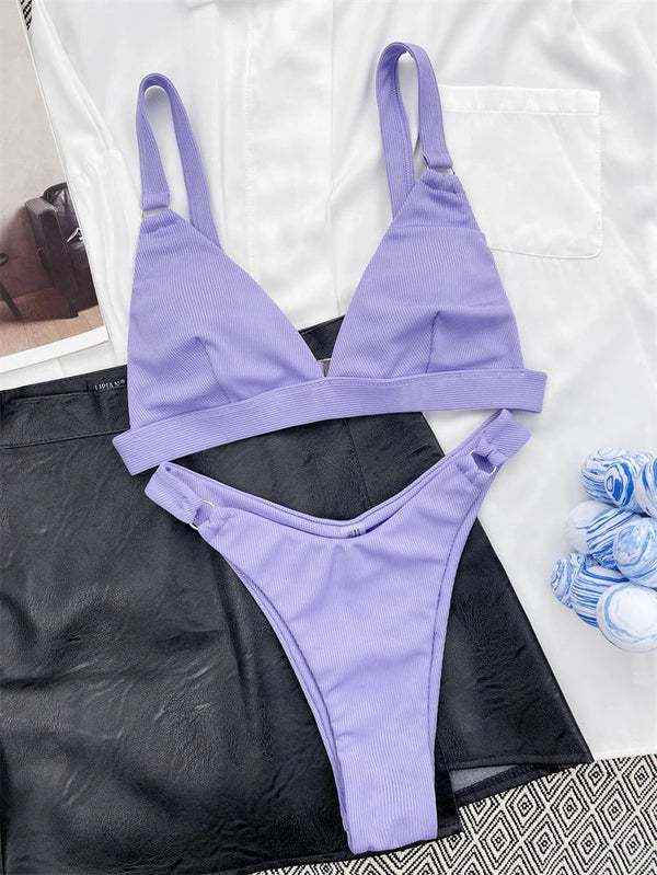Lila ribgebreide bikini set met triangel top en hoge taille slip, trendy badmode voor dames, zomer strandkleding, modieuze zwemkleding.