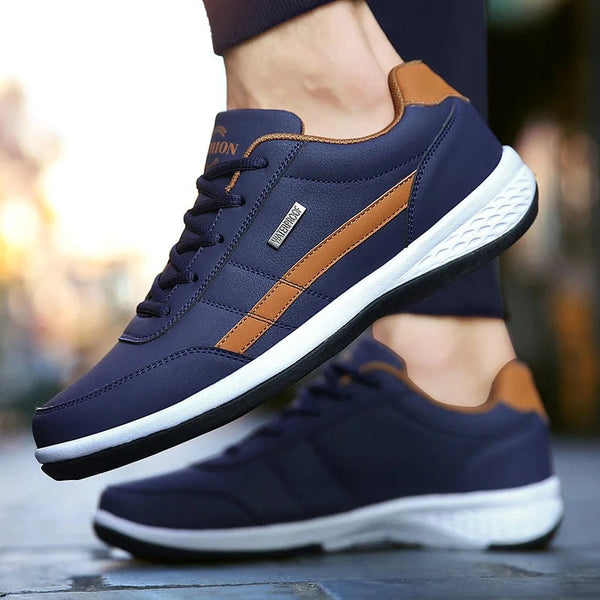 Donkerblauwe en bruine sportschoenen voor heren, comfortabele sneakers met witte zool, ideaal voor hardlopen en casual gebruik.
