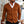 Bruine heren cardigan met knopen, gedragen over een witte overhemd, stijlvolle casual mode, perfect voor herfst- en winterseizoenen.