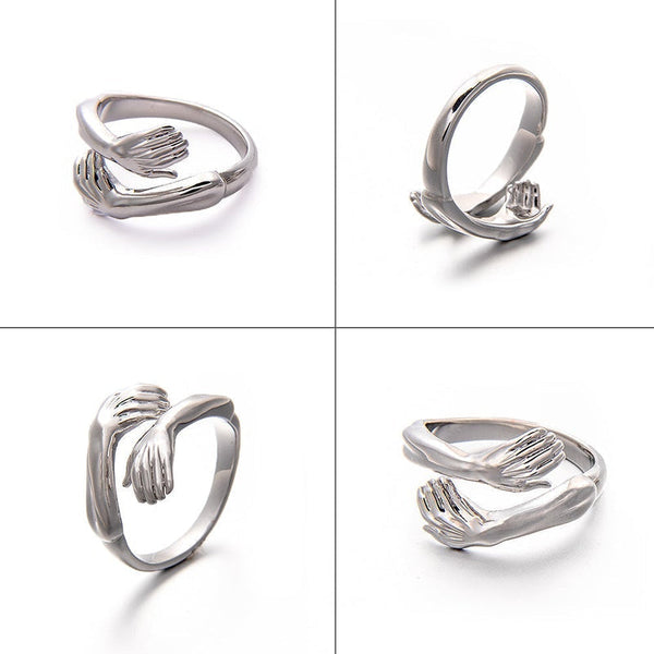 Zilveren ring met omarmend handontwerp, minimalistisch en modern, perfect als cadeau of accessoire. Uniek sieraad voor dagelijks gebruik.