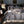 Luxe grijs dekbedovertrek set op kingsize bed met kussens, moderne slaapkamerinrichting, elegante verlichting, stijlvolle en comfortabele uitstraling.