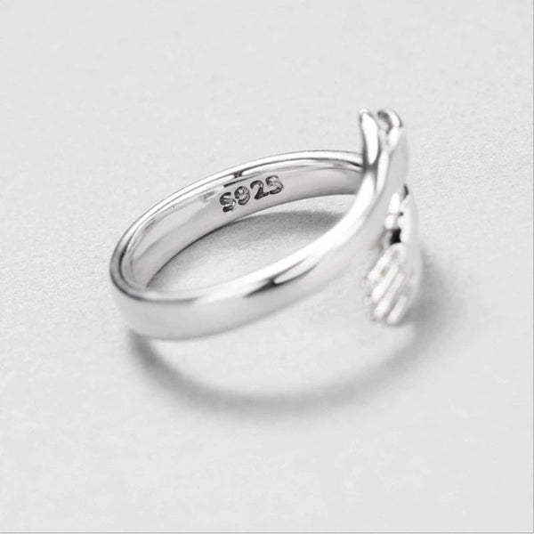 Zilveren 925 ring met handontwerp, minimalistisch en elegant, perfect voor dagelijks gebruik of speciale gelegenheden. Hoogwaardige sieraden.