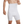 Man draagt witte compressieshorts met hoge taille, ideaal voor postoperatief herstel en lichaamsvormend effect. Comfortabele, ademende stof.