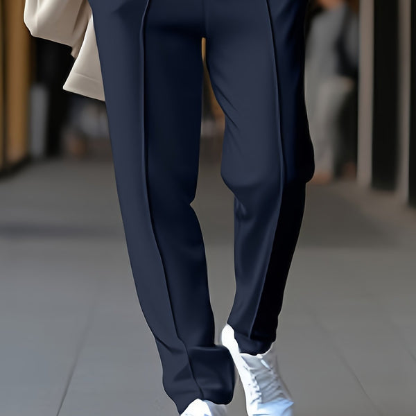 Donkerblauwe broek met witte sneakers, stijlvolle mode voor dames, casual en elegant, perfect voor dagelijks gebruik en kantooroutfits.
