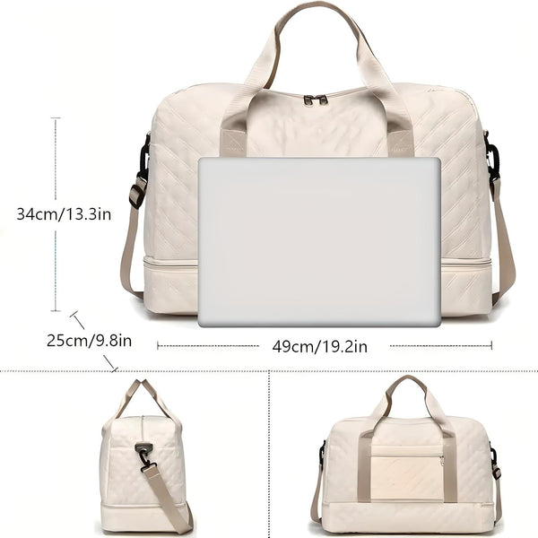 Crèmekleurige weekendtas met gewatteerd patroon, verstelbare schouderriem, ritssluiting en laptopvak. Afmetingen: 49x25x34 cm. Ideaal voor reizen.