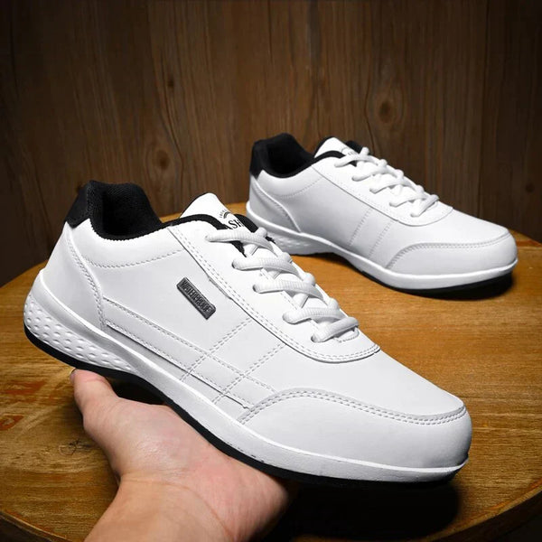 Witte heren sneakers maat 48, comfortabele luxe hardloopschoenen met veters, geschikt voor sport en dagelijks gebruik.
