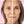 Gezicht voor en na huidverzorging; links rimpels en vlekken, rechts gladde huid. Anti-aging, huidverbetering, huidverzorgingsresultaten.
