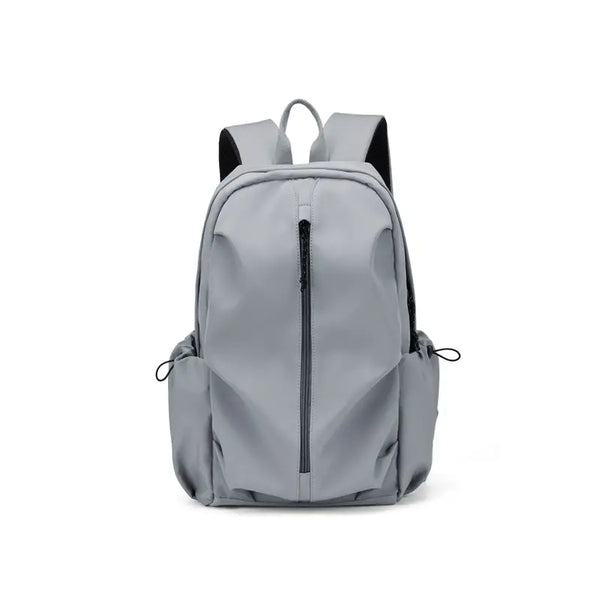 Grijze rugzak met minimalistisch design, voorvak met ritssluiting, zijvakken, verstelbare schouderbanden. Ideaal voor school, werk, reizen.