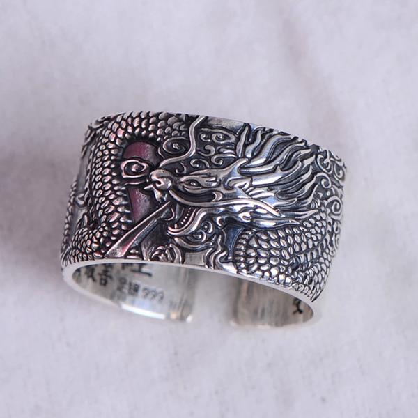 Zilveren ring met drakenmotief, gedetailleerd gegraveerd, unisex design, handgemaakt, perfect als cadeau, unieke sieraden, oosterse stijl.